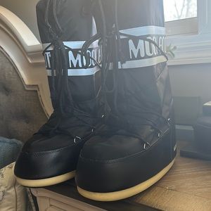 LIKE NEW MOON BOOTS